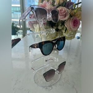 CLEAR ACRYLIC SUNGLASS DISPLAY STAND